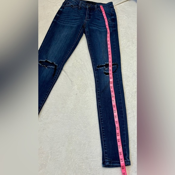 KanCan Dark Wash Distressed Skinny Jean - Size 25 - Picture 10 of 11